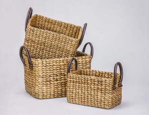 Panier en jacinthe d'eau de qualité supérieure pour l'organisation du salon, offrant un design tissé à la main et un attrait de matériaux durables - Product Image 3