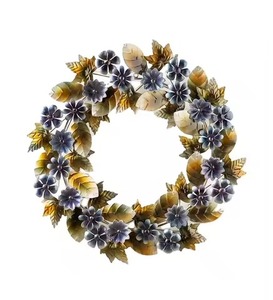 Colgador de corona redondeada de pie de altura ajustable de hojas verdes para puertas delanteras y uso de decoración de árboles de Navidad - Product Image 3