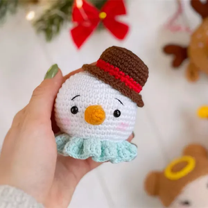 Crochet en coton fait main Père Noël bonhomme de neige renne jouets en peluche de Noël matériaux en peluche avec remplissage PP cadeau de Noël unique pour bébé - Product Image 6