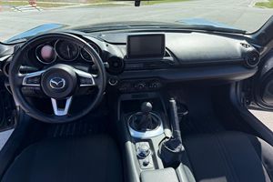 Mazda MX-5 Miata Club Plus 2016 Usado en Buen Estado, Sin Accidentes, Volante a la Izquierda/Derecha - Product Image 4