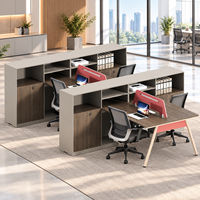 Poste de travail de bureau pour quatre personnes avec armoire de rangement, aménagement modulaire et écran de confidentialité pour bureau commercial