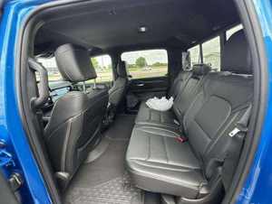 Camioneta Usada REBELS CREW 4X4 2025, Motor Turbo, Transmisión Automática, Asientos de Cuero, Techo Panorámico, Volante a la Izquierda, Buen Estado - Product Image 2