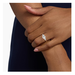 Bague de fiançailles à trois pierres d'inspiration vintage, diamants naturels de qualité supérieure, couleur et taille personnalisables, accessoire de bijouterie - Product Image 4