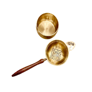 Passoire à thé en laiton avec manche en bois forme ronde taille personnalisée cuisine et passoire à infuseur à thé de table - Product Image 1