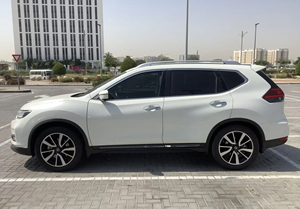 2018 Nissan X-Trail AWD SUV Japan-Made avec boîte de vitesses automatique R17 Pneus Sièges en cuir Intérieur foncé Direction gauche - Product Image 6