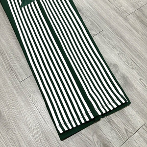 Pantalon de survêtement en tricot droit à rayures incurvées pour hommes Pantalon de survêtement de piste de couleur verte personnalisé Pantalon de survêtement à rayures à jambes larges pour hommes - Product Image 5