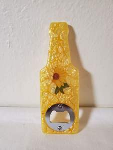 Ouvre-bouteille en résine et en métal fait main combinant détails décoratifs et construction solide pour une utilisation durable - Product Image 5