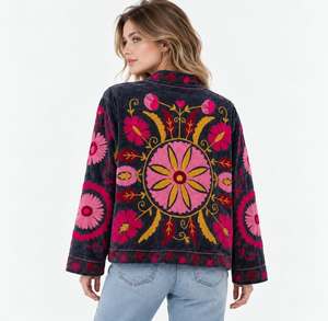 Chaqueta de terciopelo con bordado floral para mujer, abrigo de invierno acolchado estilo bohemio Suzani, ropa exterior étnica hecha a mano - Product Image 6