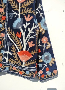 Chaqueta y Abrigo Bordado a Mano de Terciopelo Suzani, Chaqueta Corta Estilo Bohemio para Mujer, Estilo Vintage Bohemio, Chaqueta Suzani Colorida - Product Image 2