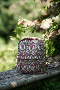 Mini sac à dos imprimé à la main, matelassé, floral, pur coton, bohème, blanc, pour fermeture éclair artisanale, mode éthique, édition limitée - Product Image 4