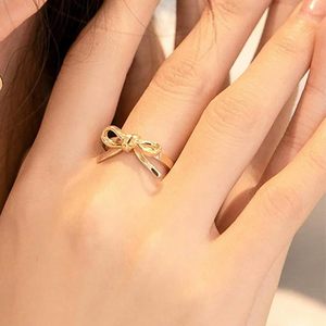 Anello con fiocco in oro da donna con forma di numero impilabile gioielli alla moda grazioso stile regalo per lei - Product Image 2