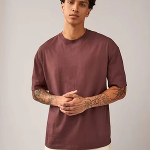 Camiseta informal Premium para hombre, proveedor de ropa de calle personalizada que proporciona ropa cómoda para el día a día para mercados mayoristas - Product Image 1