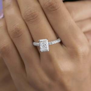 Anillo de Compromiso con Diamante Cultivado en Laboratorio, Certificado IGI, Halo Oculto, Engaste Pavé - Product Image 4