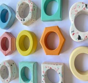 Servilleteros hechos a mano con forma personalizada, servilleteros de resina de colores de buena calidad para Decoración de mesa de cena y fiesta de boda - Product Image 4