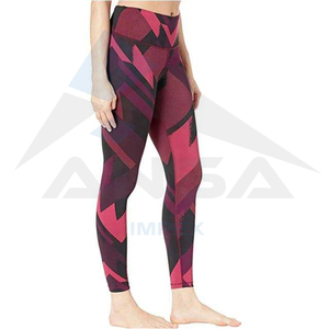 Leggings de poliéster de LICRA transpirables de cintura alta para mujer Conjuntos de Yoga de invierno cómodos con estampado Trajes de yoga sublimados al por mayor - Product Image 3