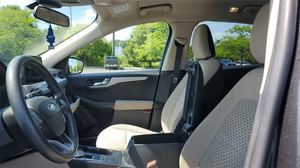 Ford Escape SE AWD 2020 d'occasion, excellent état, prêt à être expédié - Product Image 2