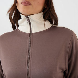 Sweat-shirt pour femmes de haute qualité avec design à blocs de couleur pour les acheteurs en gros, prix d'usine 2026 avec logo personnalisé et manches longues - Product Image 2