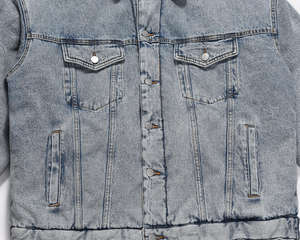 Chaqueta Vaquera Unisex de Estilo Urbano, Vintage, Desgastada, Retro, Lavada, Azul, de Algodón Recubierto, Hecha a Medida por Heyguys Apparel - Product Image 4