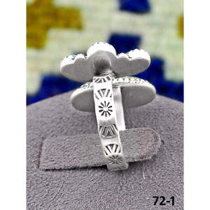 Bague artisanale Southwest en argent sterling et émeraude, objet de collection culturelle - Product Image 3