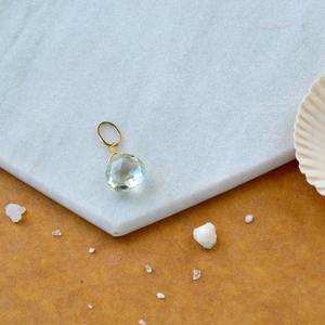 Pendentif en améthyste verte en forme de larme, pierre précieuse facettée, pierre naturelle vert clair, plaqué argent, bijou artisanal - Product Image 2
