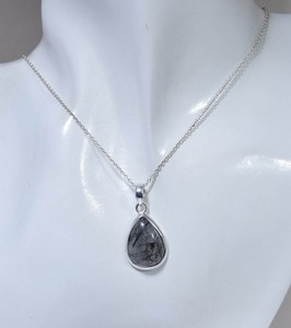 Poire Forme Designer Pendentif Cadeau Pour Elle À La Main Noir Rutile Mode Pendentif 925 En Argent Sterling Pierres Précieuses Pendentif Bijoux - Product Image 2