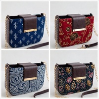 Tas Selempang Wanita Modern Mewah Tahan Lama Bahan Poliester Cetak Etnik dengan Tali Rantai Desain Bunga Tas Tangan Kecil Tahan Air.