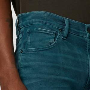 Jeans bleu vintage délavé pour hommes-Style moderne déchiré avec délavage délavé, parfait pour les tenues décontractées et les vêtements de rue - Product Image 4