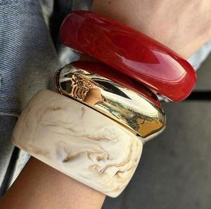 Beautiful Waterproof Resin Bangle Mixed Color Flower Inclusion Handmade Fashion Bangles for Women Customizable Colors Elegant - Product Image 3