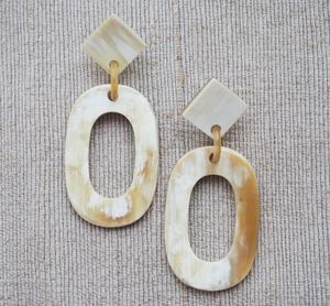 Pendientes de cuerno de diseño tan hermoso de alta calidad con estilo moderno para fiesta de boda de mujer de HUMAYUN WORLD CRAFTS - Product Image 1