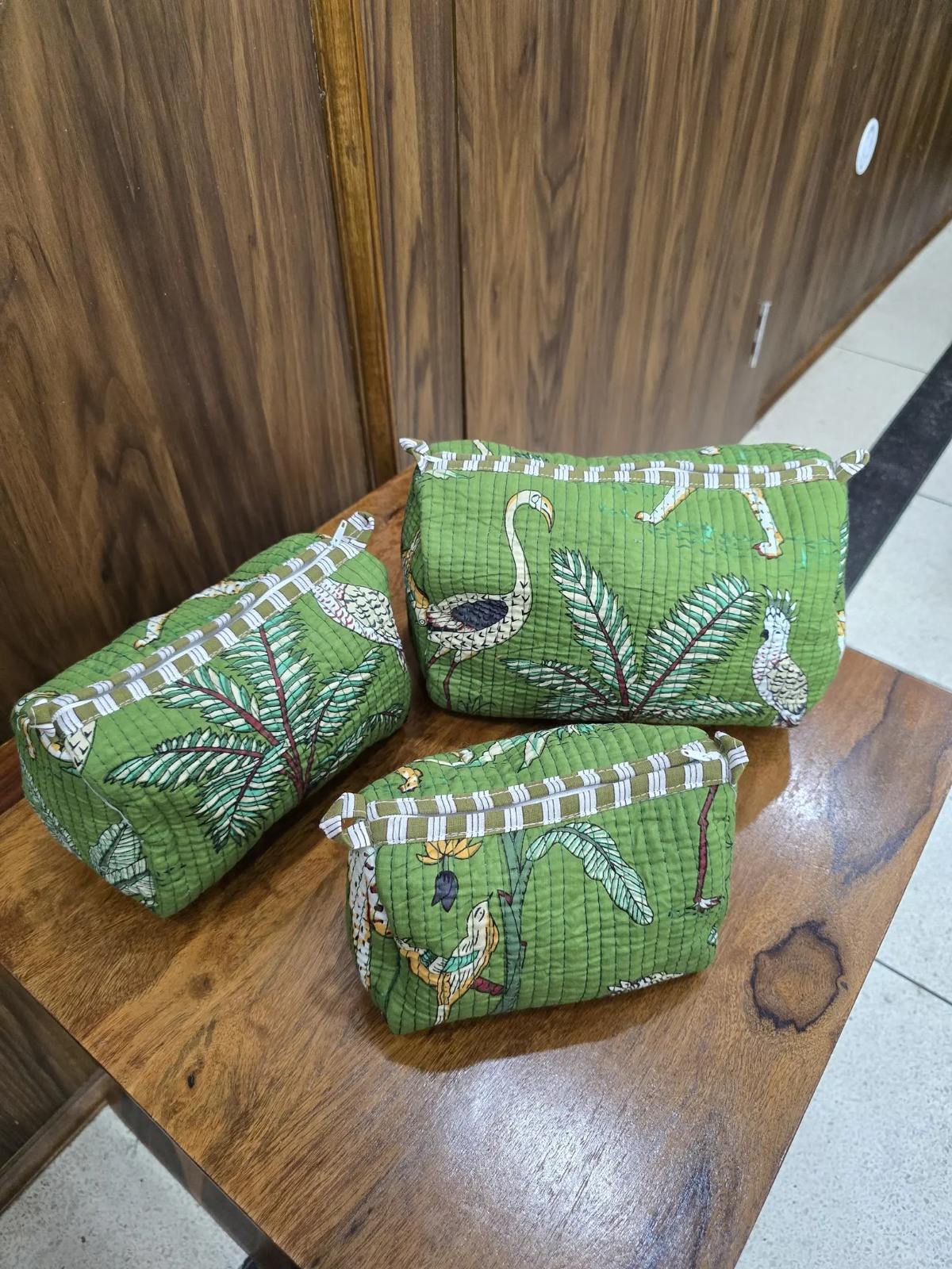 สีเขียว