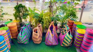 กระเป๋าผ้าไนลอนหลากสีเป็นมิตรต่อสิ่งแวดล้อมอินเดียถุงผ้าทอลายทางรีไซเคิลผลิตในวัสดุ PP อินเดีย - Product Image 3