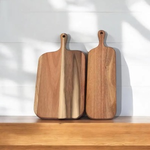 Planche à découper en bois naturel personnalisée planche à légumes rectangulaire faite à la main accessoire de cuisine au design unique - Product Image 3