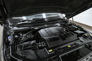 SUV de luxe d'occasion 2024, style britannique, turbo, conduite à gauche, boîte automatique, sièges en cuir foncé, pneus R18, bon état - Product Image 5