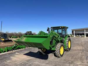Tracteur agricole d'occasion John Deere 5100M 4x4 à vendre - Product Image 4