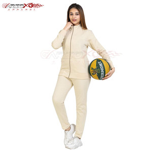 Survêtement en polyester pour femmes avec un design de couleur claire et un bas de jogging conique Survêtement en polyester personnalisable - Product Image 5