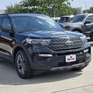Ford Explorer XLT SUV 2024 con Volante a la Izquierda, Asientos de Cuero, Neumáticos R19 y Techo Panorámico - Product Image 1