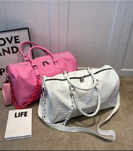 Sac polochon de voyage de grande capacité pour hommes élégants Durable Portable et parfait pour le sac de conception à carreaux noir de plage - Product Image 4