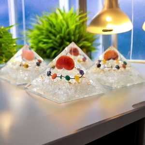 Pyramide de galaxie faite à la main Pyramide d'orgone-Pierre naturelle équilibre Reiki méditation Orgonite générateur d'énergie positive CEM de guérison - Product Image 1