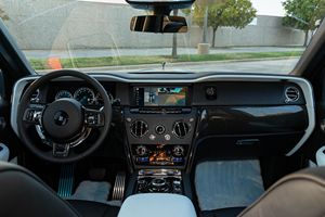 Rolls-Royce Cullinan Black Badge 2021 d'occasion en parfait état, faible kilométrage - Product Image 2