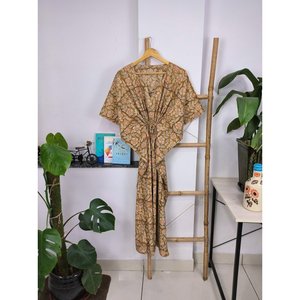 Robe kaftan de style bohème indien avec imprimé narcisses doré brun fait main, en tissu de coton respirant, confortable, idéale comme cache-maillot de bain - Product Image 4