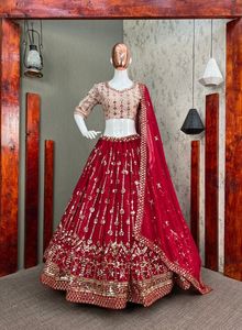Tenue de créateur, COLLECTION EXCLUSIVE, chemisier GEORGETTE LEHENGA, combinaison de travail et dupata - Product Image 2