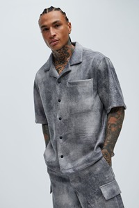 Compre verano Logotipo de impresión personalizada verano 2 piezas camisa con botones abajo y pantalones cortos conjunto transpirable sol se desvaneció lavado con ácido conjunto para los hombres - Product Image 4
