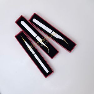 Pince à épiler professionnelle pour extensions de cils Getup Brosons Impex en acier inoxydable, courbée, avec pointe dorée et revêtement blanc en poudre - Product Image 6