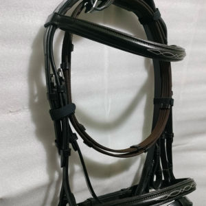 Bride de cheval personnalisée de qualité supérieure en cuir véritable idéale pour les courses, l'équitation et les entraînements et compétitions équestres en plein air - Product Image 6