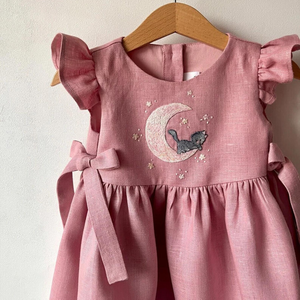 Robe brodée à la main en lin doux pour bébé fille Style décontracté pour le premier anniversaire des tout-petits OEM Made in Vietnam - Product Image 2