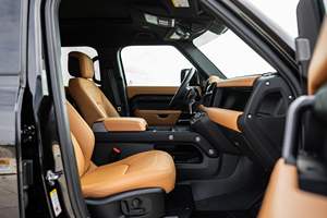 ราคาดีที่สุด ปี 2024 แลนด์โรเวอร์ ดีเฟนเดอร์ 110 V8, เครื่องยนต์ซูเปอร์ชาร์จ V8 518 แรงม้า, ระบบขับเคลื่อน 4 ล้อ - Product Image 5