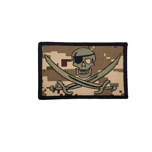 Patchs brodés personnalisés sur mesure, fabrication directe d'usine 2025, couleur personnalisée et logo propre, patchs de logo d'équipe sportive, patchs très vendus - Product Image 1