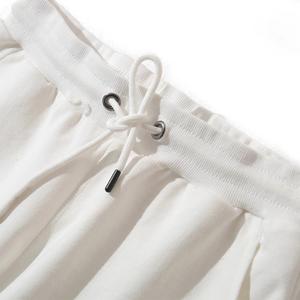 Short en coton doux et durable pour femme Short de sport de course respirant pour les journées d'été décontractées - Product Image 5