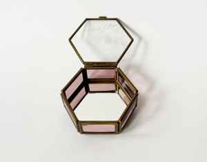 Boîte à bagues de bijoux en verre hexagone de luxe Vente en gros Anneau Collier Pendentif Bracelet Bijoux Boîte à bagues pour fiançailles Boîte en métal en verre - Product Image 2