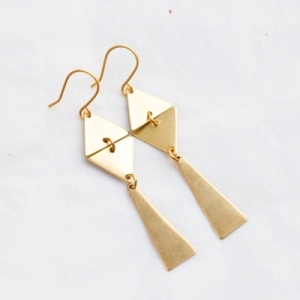Pendientes de Araña de Latón Hechos a Mano, Chapados en Oro, Diseño Geométrico Vintage de Moda, con Perlas Clásicas Colgantes para Fiestas y Eventos - Product Image 1